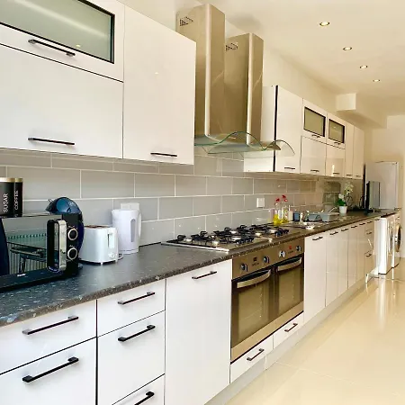 Spacious 2 Bedrooms 2 Baths Apartment With Garden And Parking Лондон Экстерьер фото