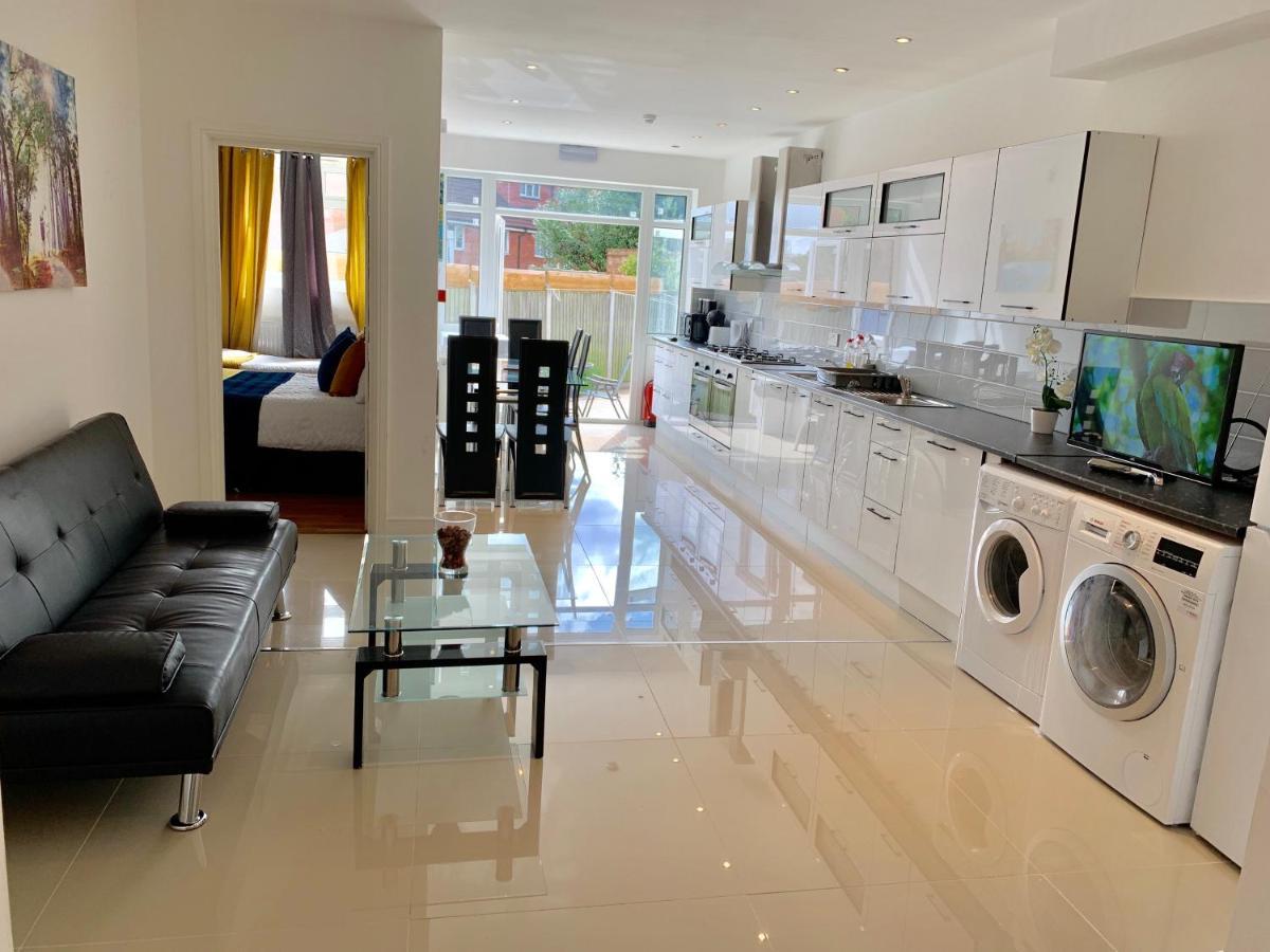 Spacious 2 Bedrooms 2 Baths With Garden And Parking Апартаменты
