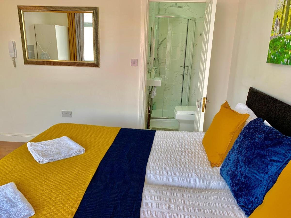 Spacious 2 Bedrooms 2 Baths With Garden And Parking Апартаменты *