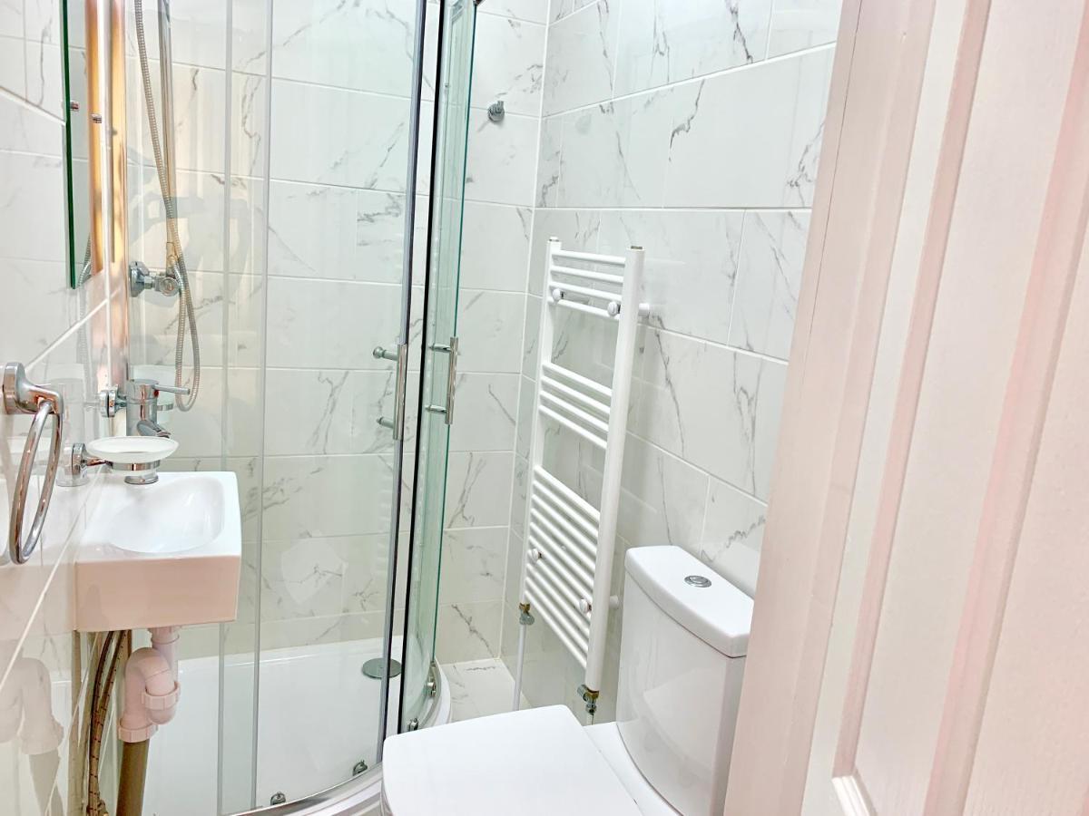 Апартаменты Spacious 2 Bedrooms 2 Baths With Garden And Parking Лондон