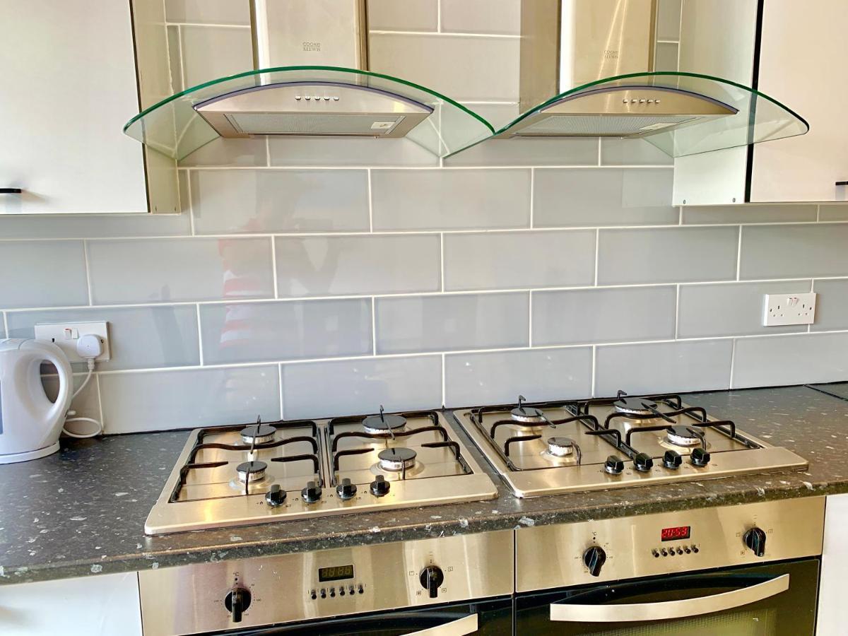 Spacious 2 Bedrooms 2 Baths With Garden And Parking Apartamento Londres