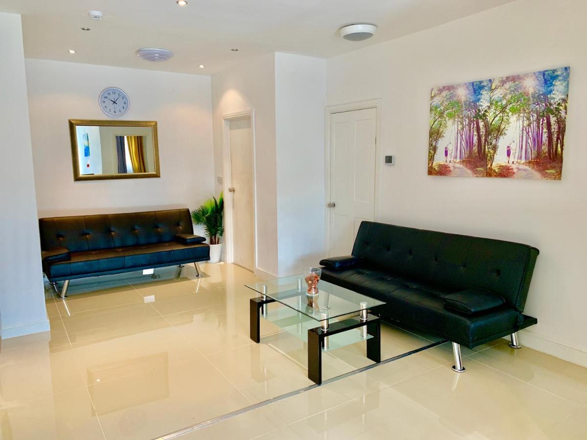Spacious 2 Bedrooms 2 Baths With Garden And Parking Лондон