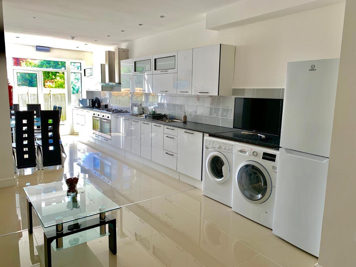 Spacious 2 Bedrooms 2 Baths With Garden And Parking Апартаменты *