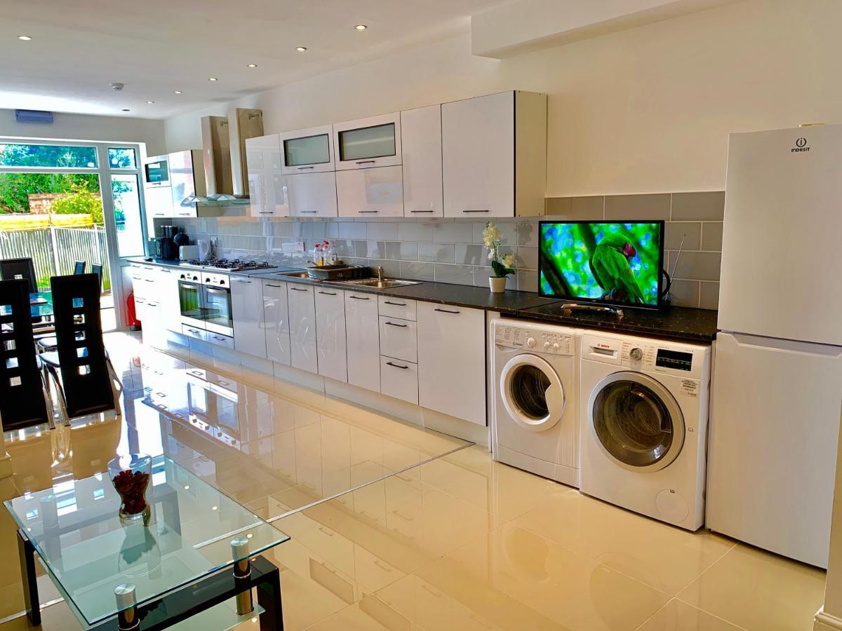 Апартаменты Spacious 2 Bedrooms 2 Baths With Garden And Parking *
