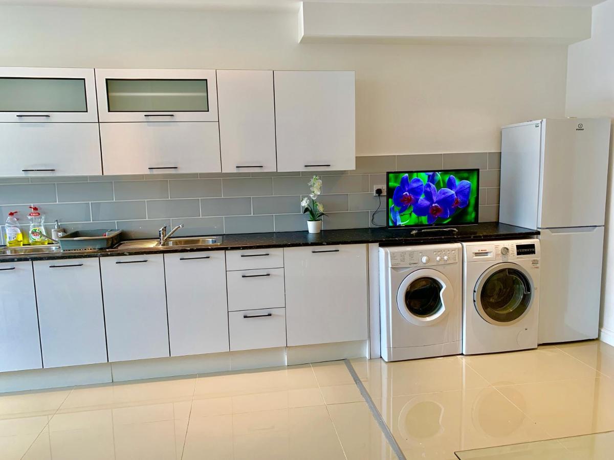 Апартаменты Spacious 2 Bedrooms 2 Baths With Garden And Parking *